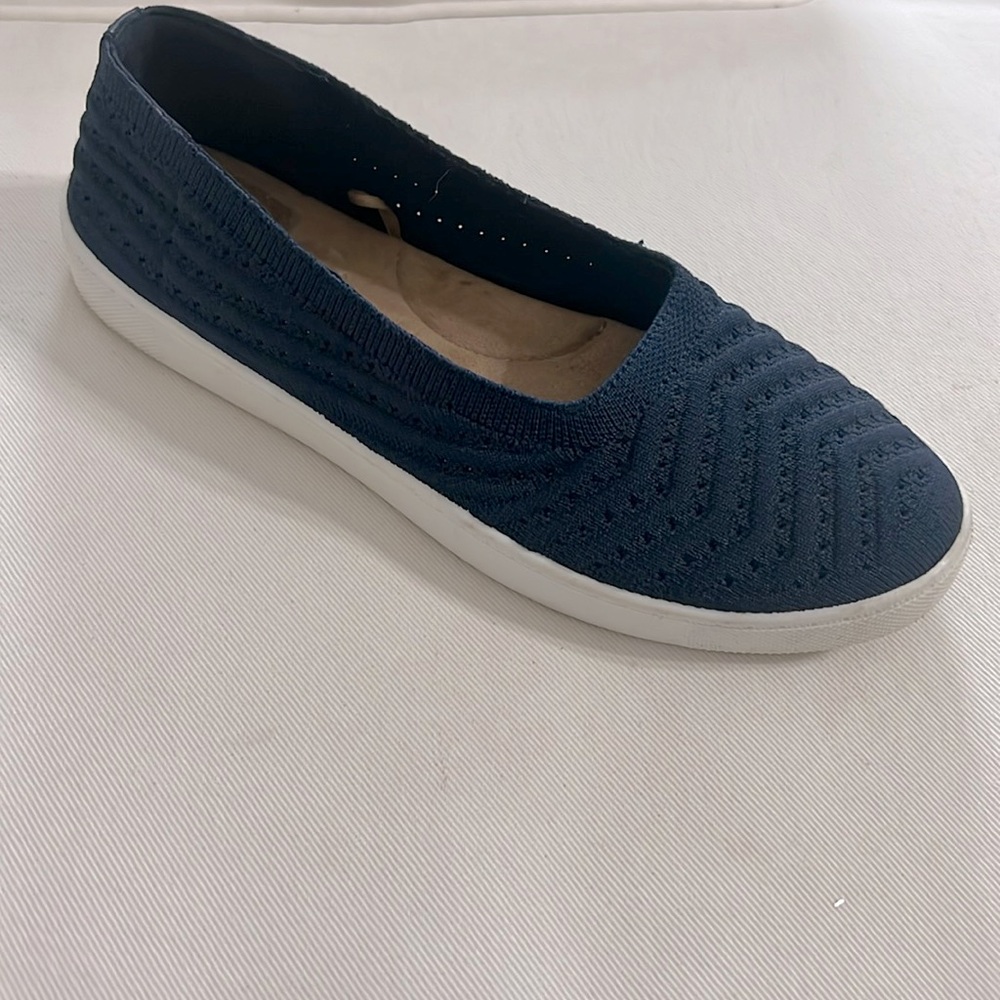 Cliffs by White Mountain Blue slip on shoes women size 8-1/2